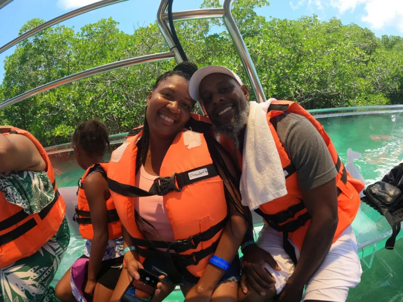 A Window to the Reef: Group Tour in Cancun 4 Happy family enjoying a safe and fun group tour in Cancun aboard the 100% transparent boat, perfect for all ages.