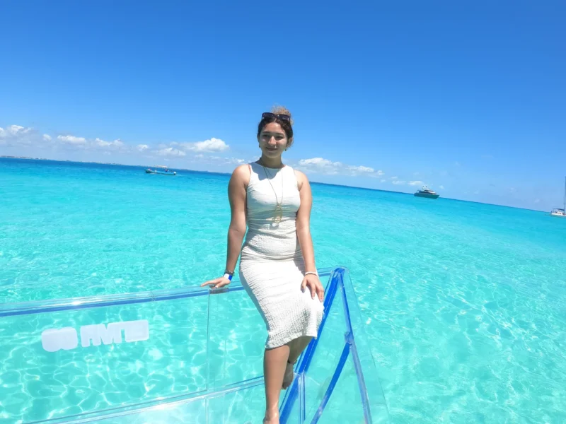 Exclusive Clear Boat Experience in Isla Mujeres | The Ultimate Photoshoot