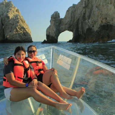 madre e hija disfrutando de los encantos de cabos san lucas