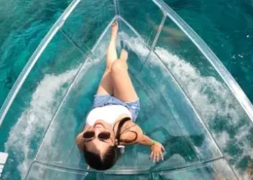 mujer-posando-en-clear-boat-cozumel